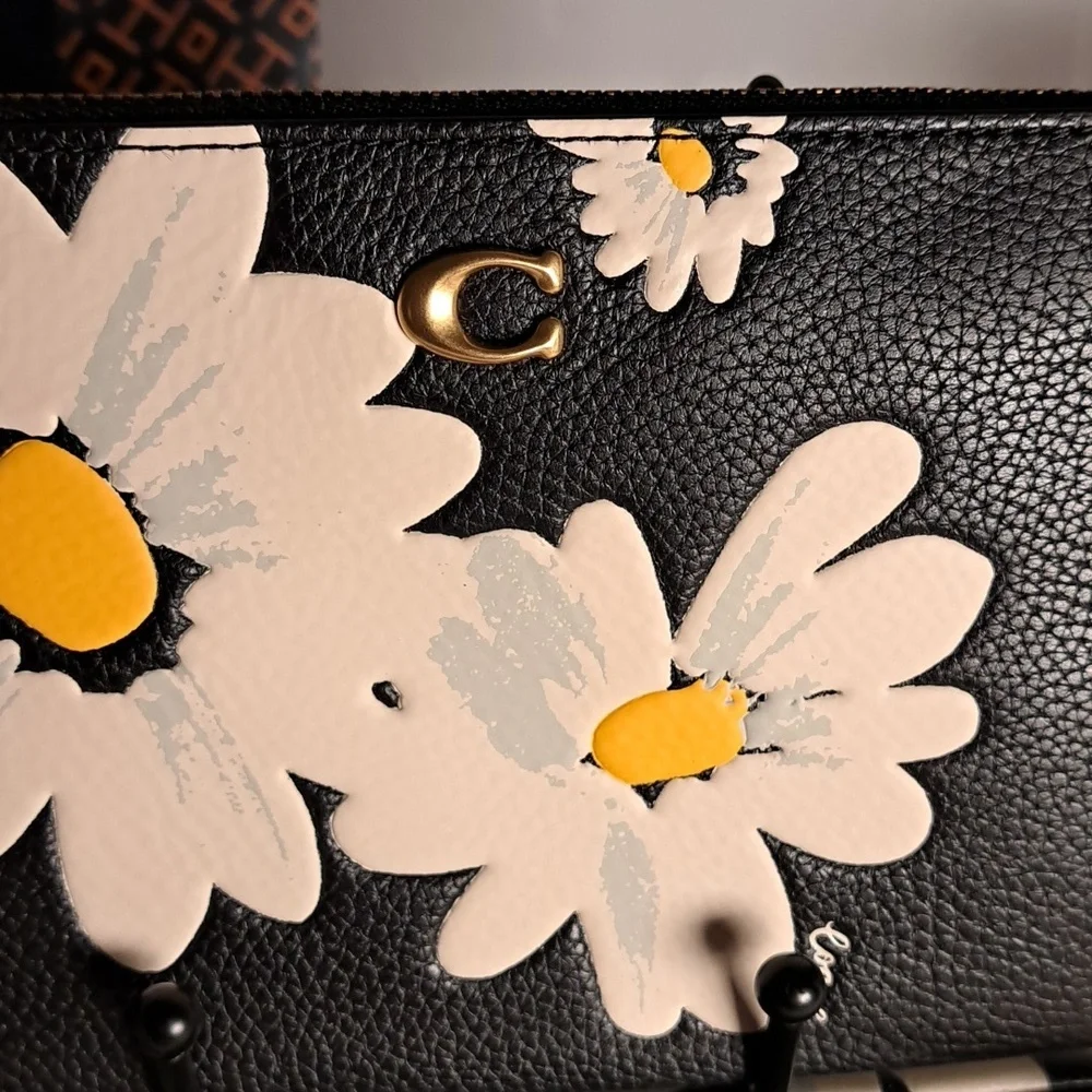 Coach NWTs Small Wristlet With Floral Print - Picture 9 of 10
